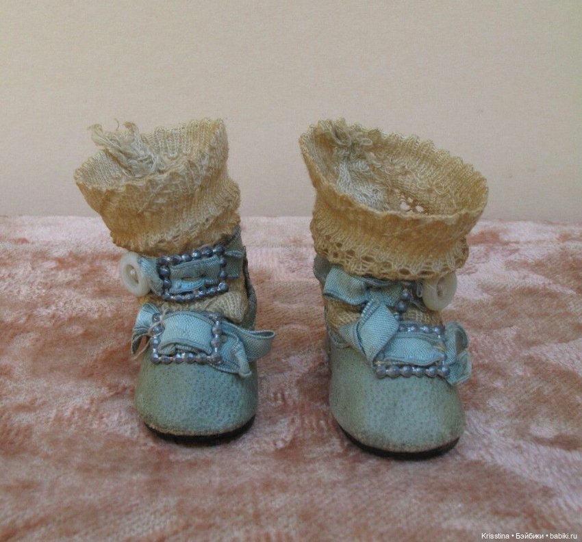 Нижнее бельё и обувь для антикварных кукол