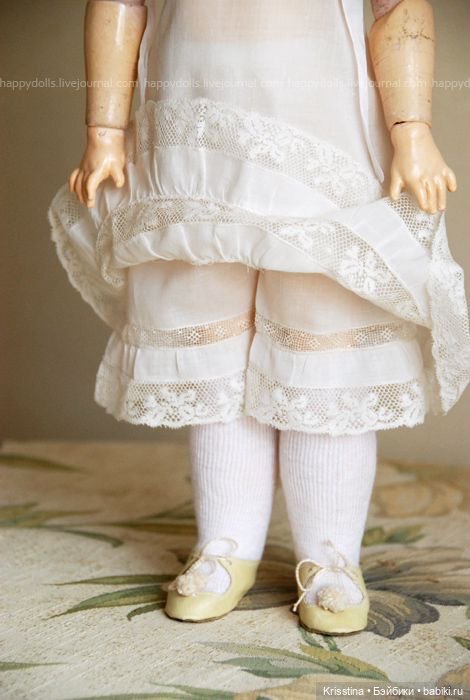 Нижнее бельё и обувь для антикварных кукол