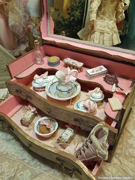 Аксессуары для антикварных кукол