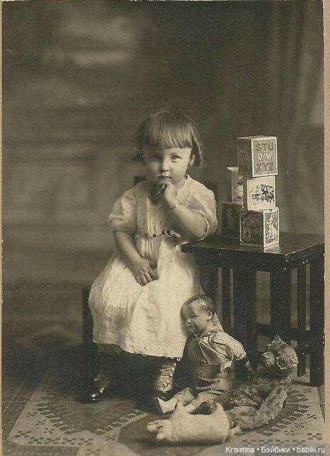 Антикварные и куклы и детки