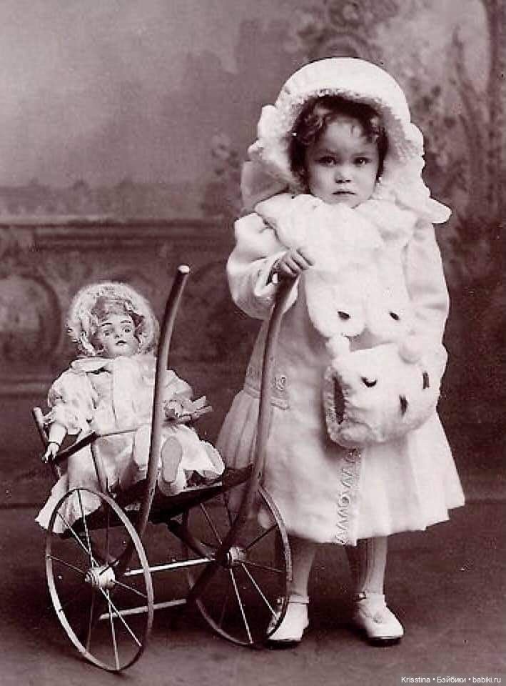 Антикварные и куклы и детки