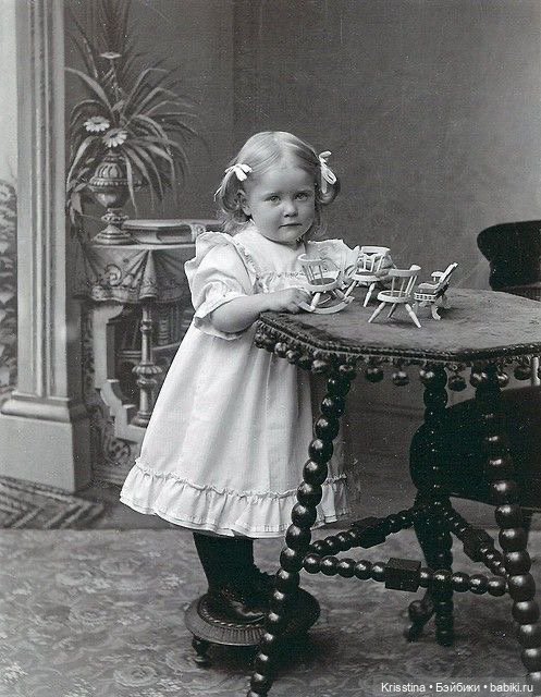 Антикварные и куклы и детки