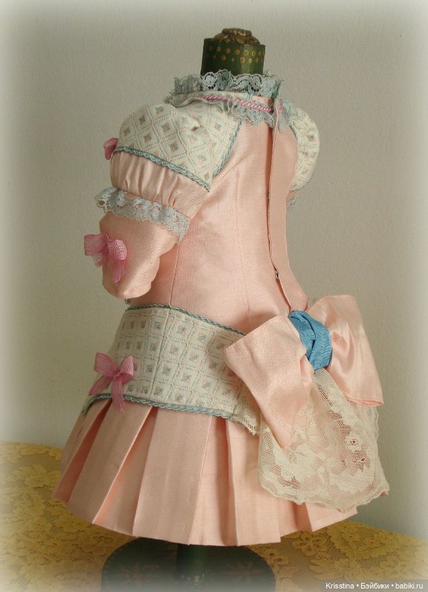 Идеи для пошива одежды,антикварных кукол,часть третья