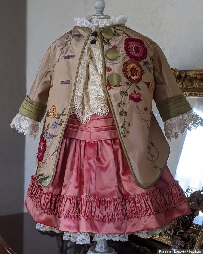 Идеи для пошива одежды,антикварных кукол,часть третья