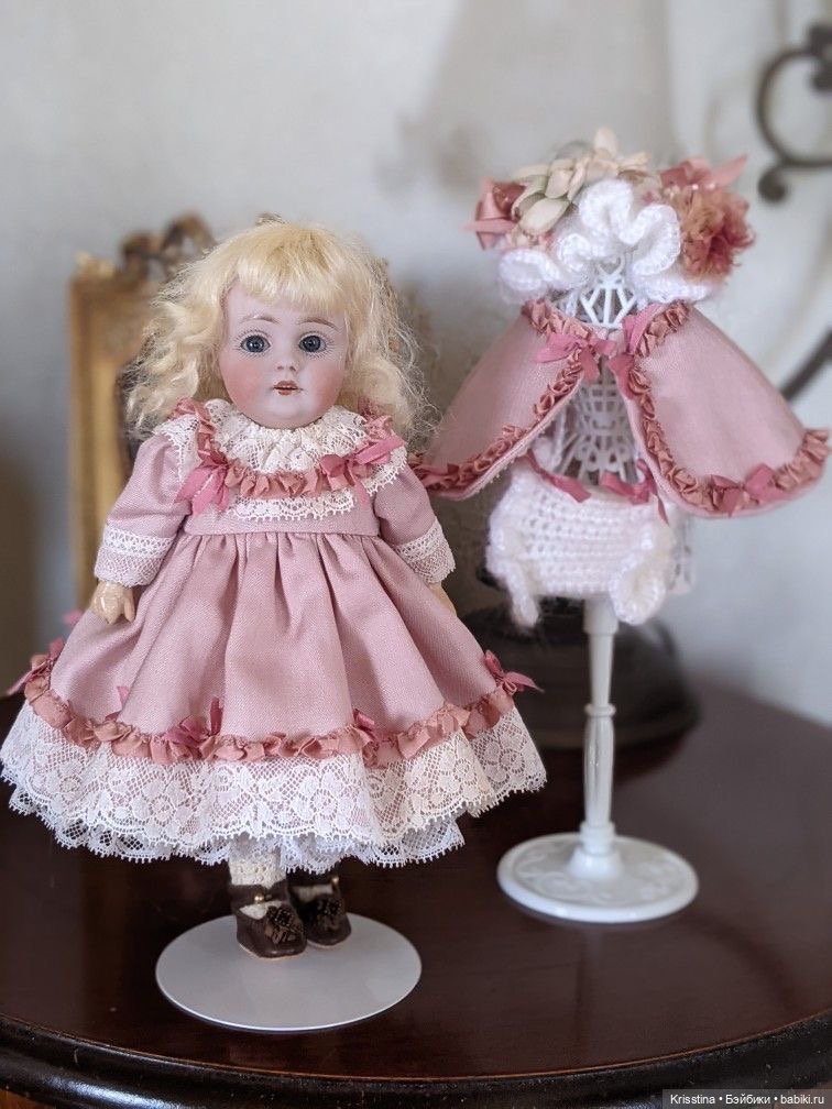 Идеи для пошива одежды,антикварных кукол,часть третья