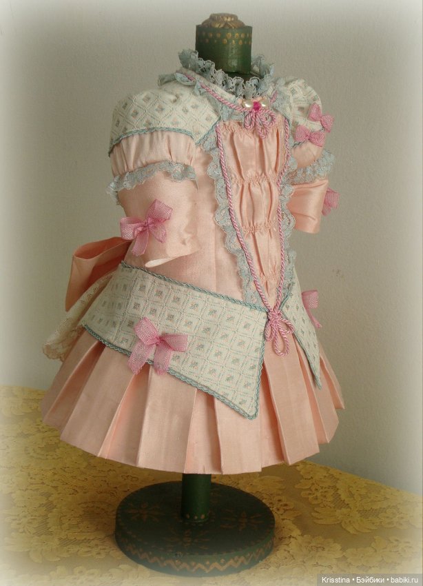 Идеи для пошива одежды,антикварных кукол,часть третья