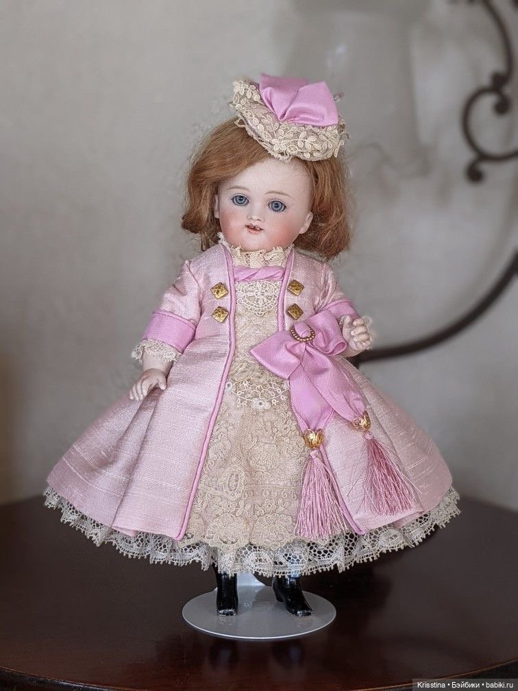 Идеи для пошива одежды,антикварных кукол,часть третья