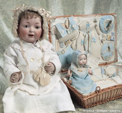 Наборы с антикварными аксессуарами и куклами