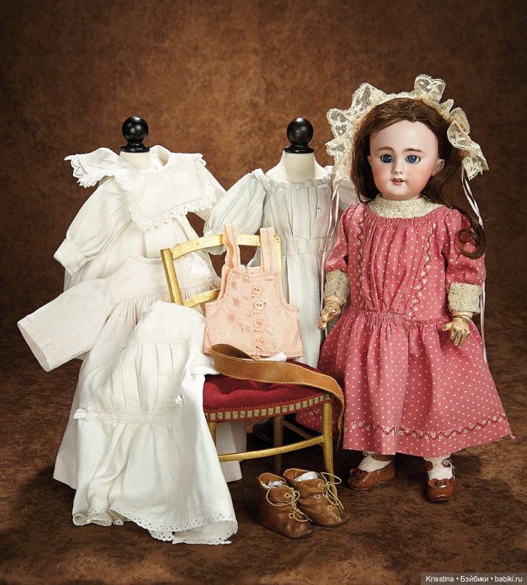 Наборы с антикварными аксессуарами и куклами