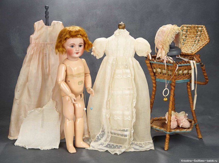 Наборы с антикварными аксессуарами и куклами