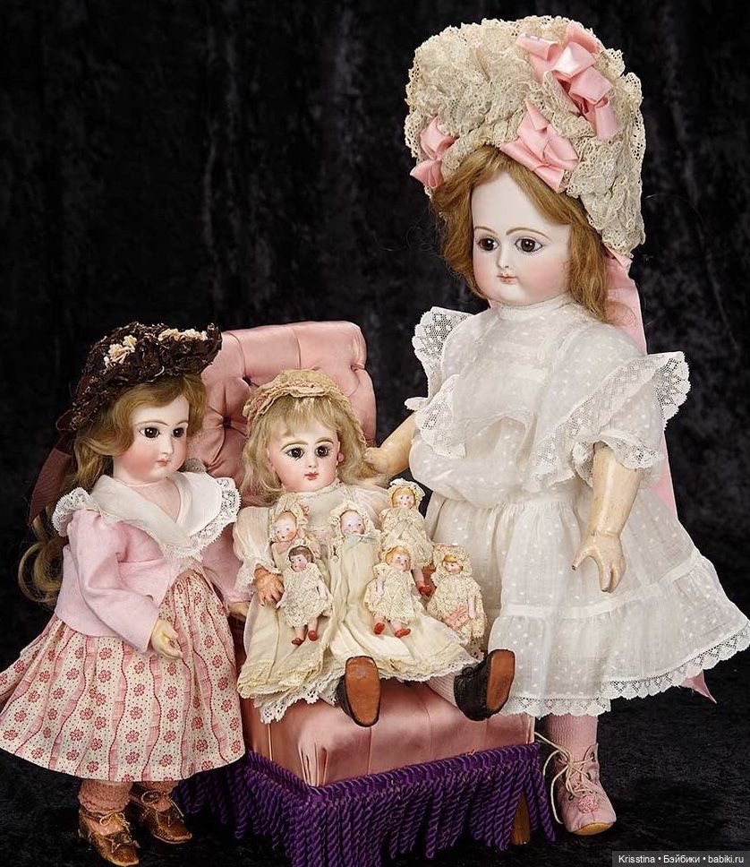 Наборы с антикварными аксессуарами и куклами