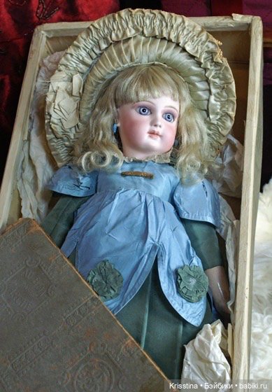 Наборы с антикварными аксессуарами и куклами