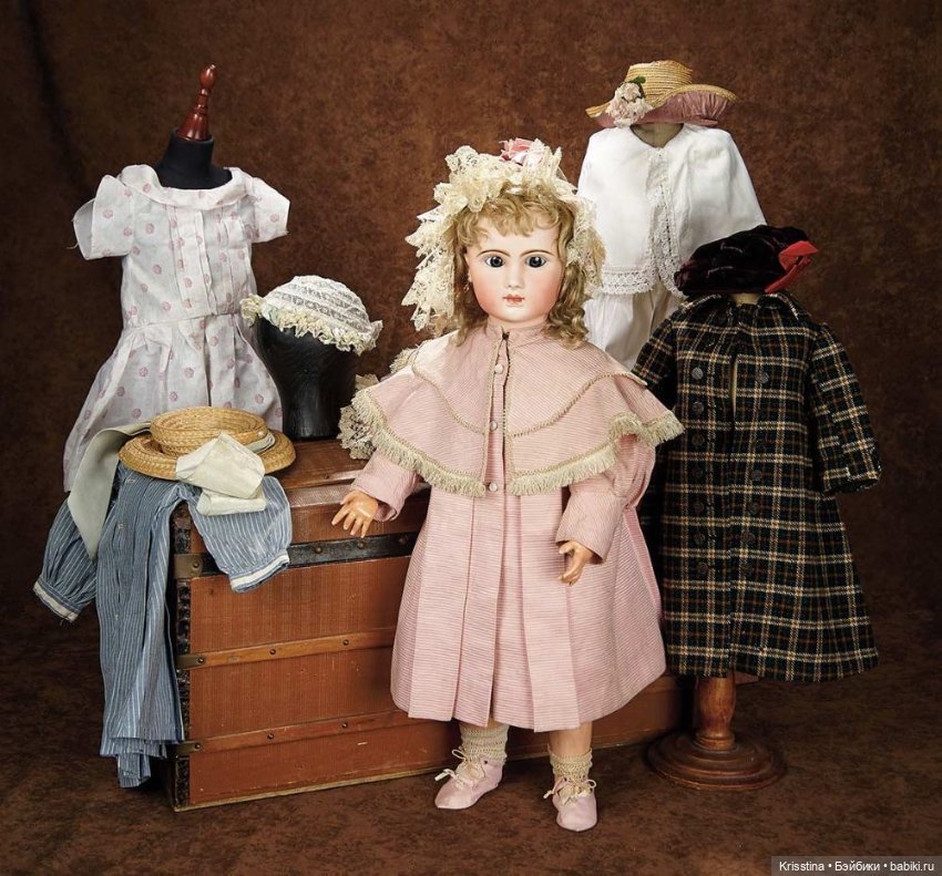 Наборы с антикварными аксессуарами и куклами