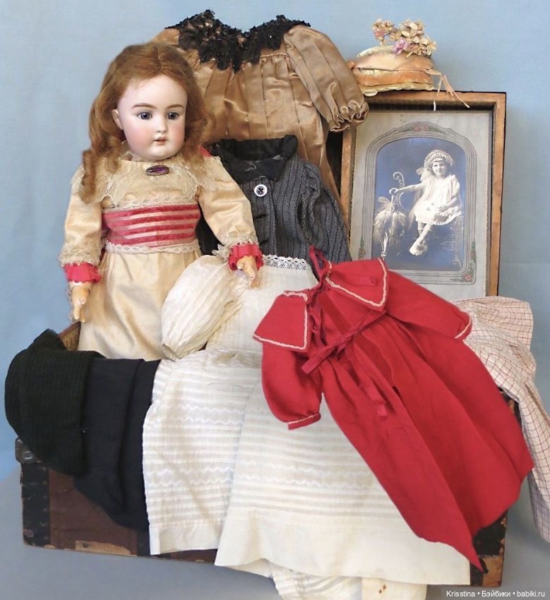Наборы с антикварными аксессуарами и куклами