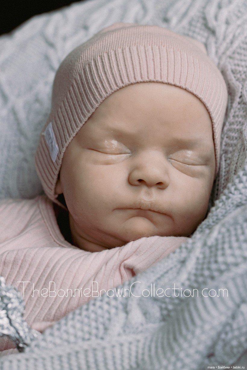 Спящая малышка у Бонни Браун
