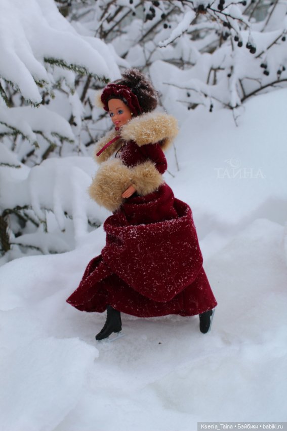 Зимняя прогулка Викторианской леди