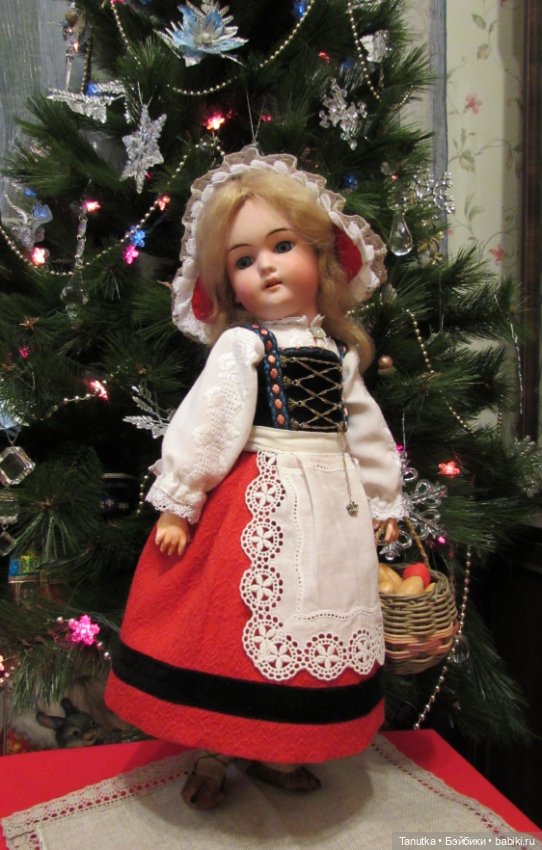 50 платьев или 12 лет с антикварными куклами