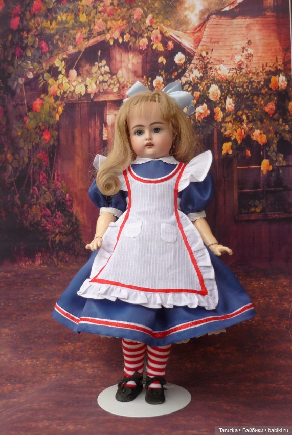 50 платьев или 12 лет с антикварными куклами