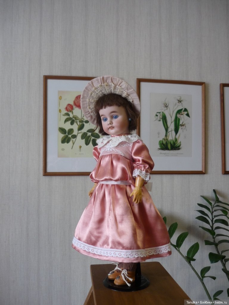 50 платьев или 12 лет с антикварными куклами