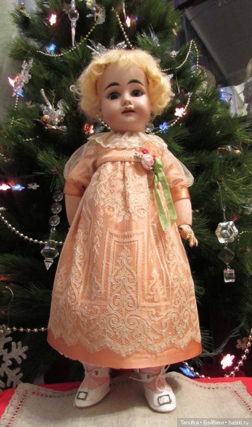 50 платьев или 12 лет с антикварными куклами