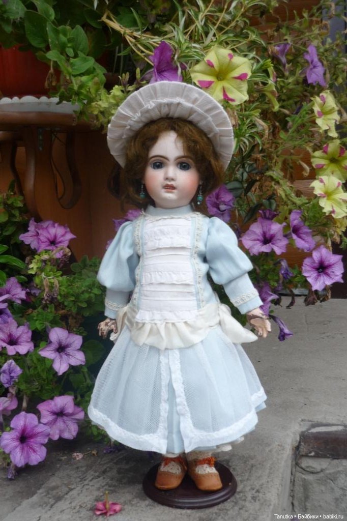 50 платьев или 12 лет с антикварными куклами