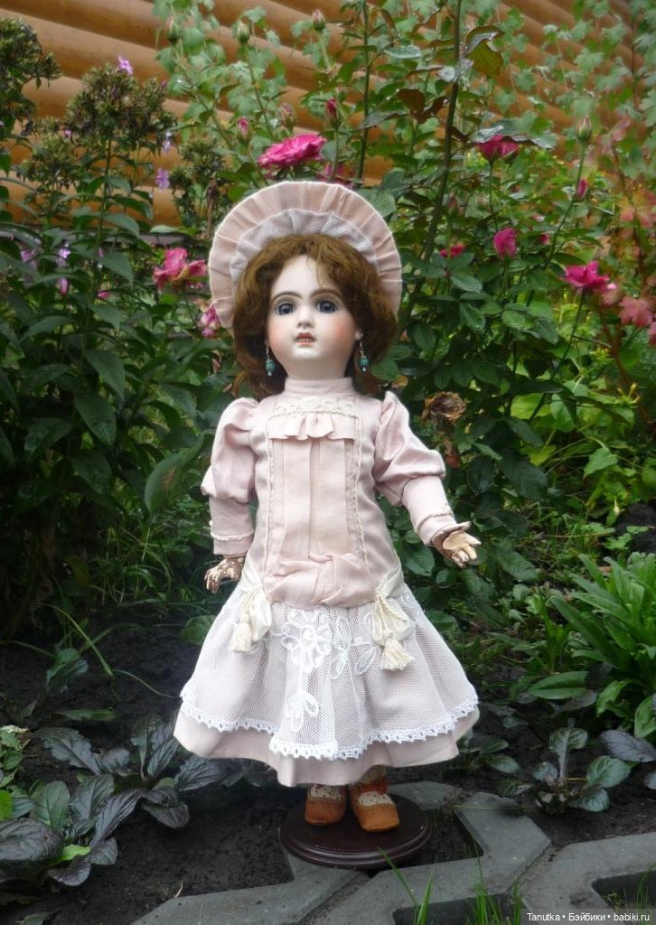 50 платьев или 12 лет с антикварными куклами