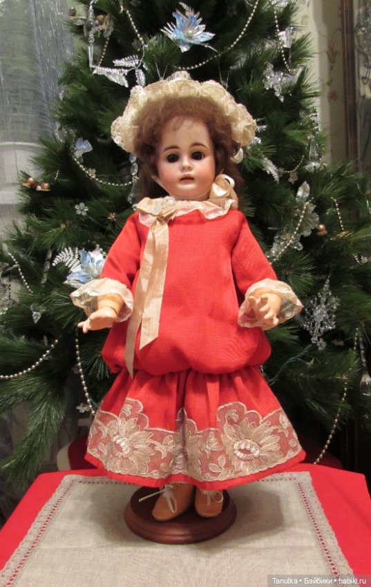 50 платьев или 12 лет с антикварными куклами