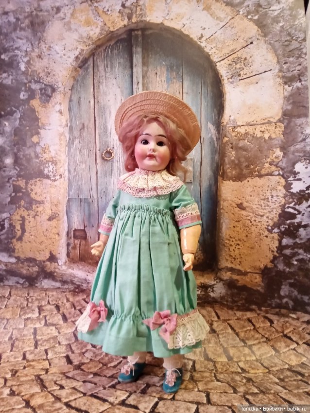 50 платьев или 12 лет с антикварными куклами