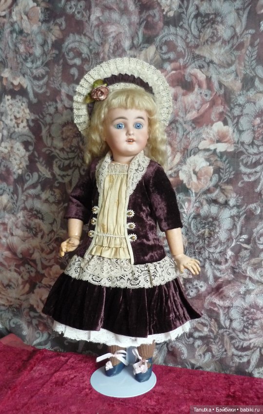 50 платьев или 12 лет с антикварными куклами