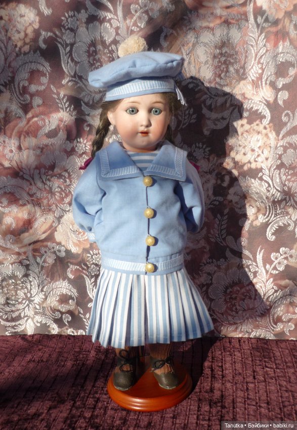 50 платьев или 12 лет с антикварными куклами