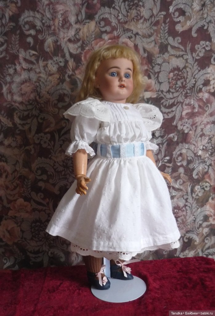 50 платьев или 12 лет с антикварными куклами