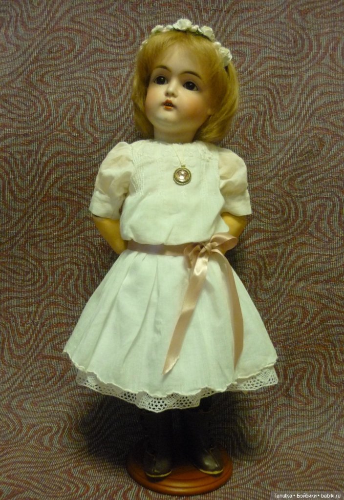 50 платьев или 12 лет с антикварными куклами