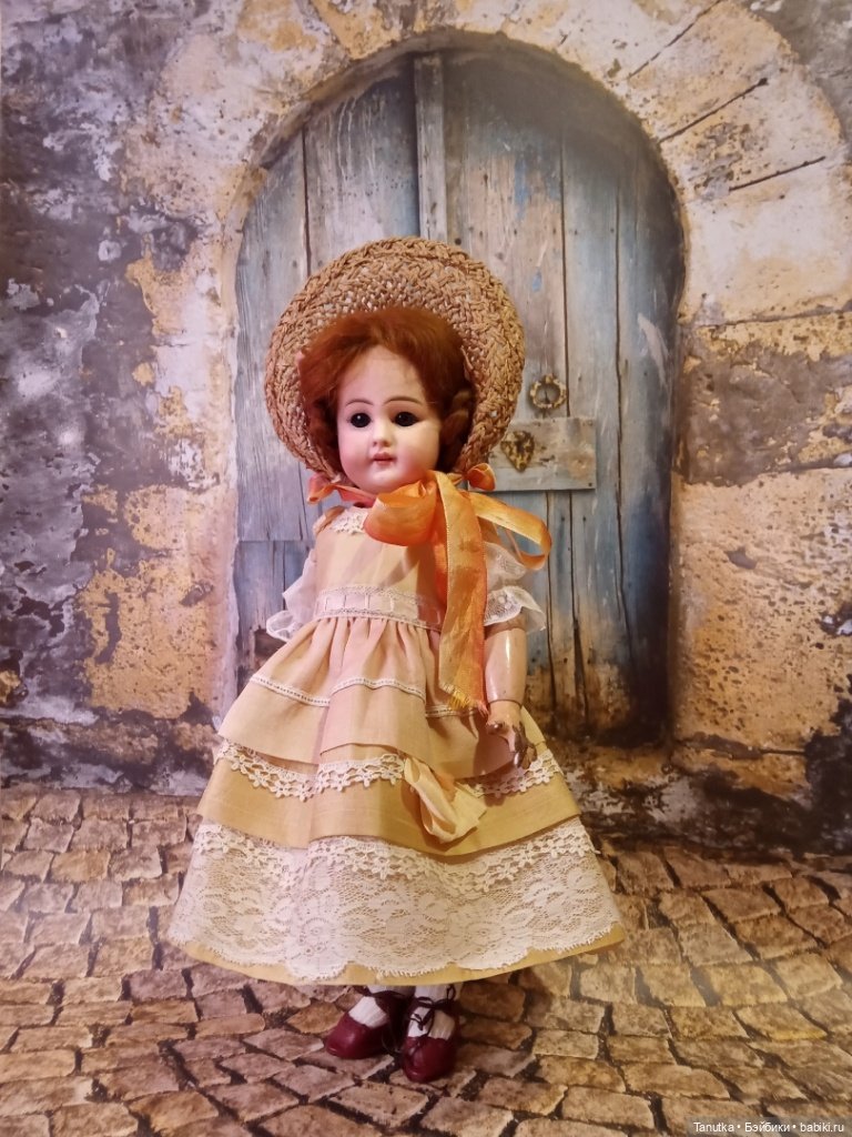 50 платьев или 12 лет с антикварными куклами