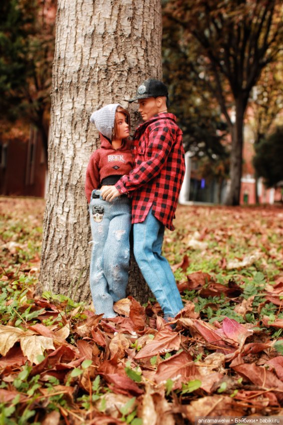 Саша и Женя. Прогулка в осеннем парке