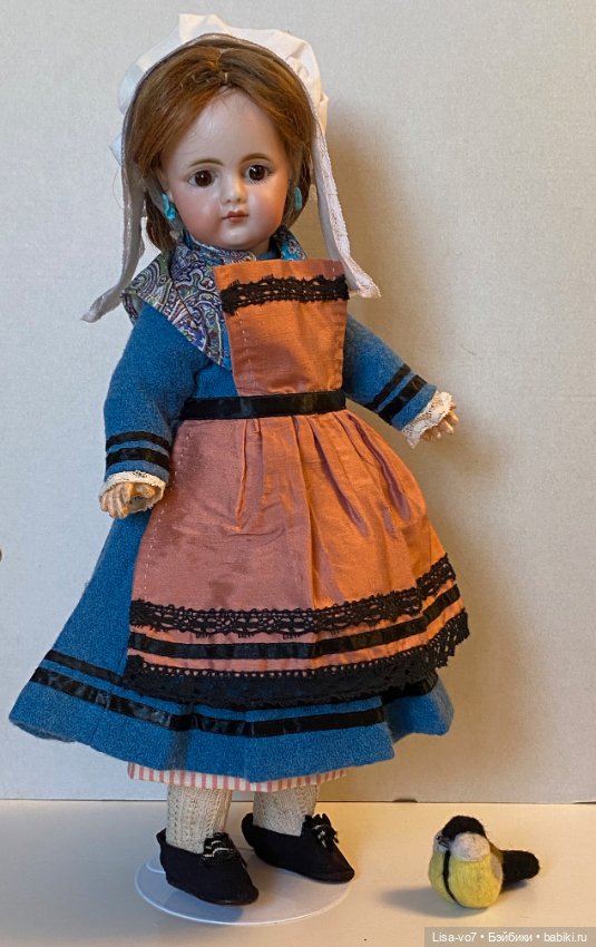 Региональный костюм Нормандии для антикварной куклы (фото 3)