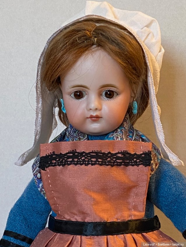 Региональный костюм Нормандии для антикварной куклы (фото 2)