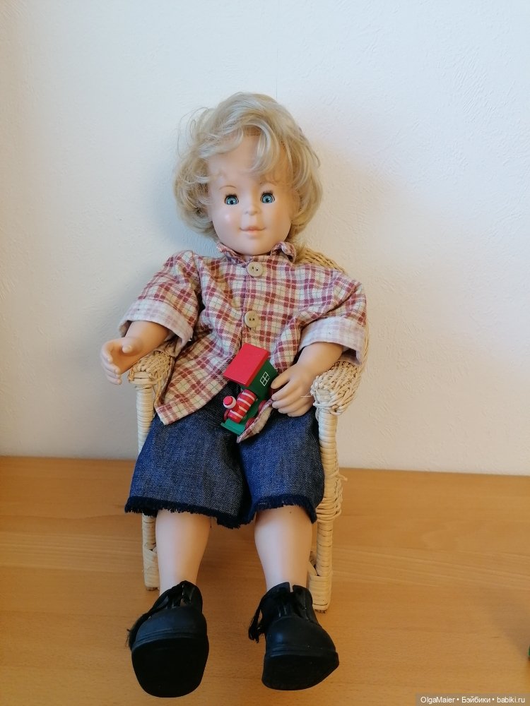 Знает кто- нибудь, что это за кукла? Тело набивное, голова, руки, ноги - винил