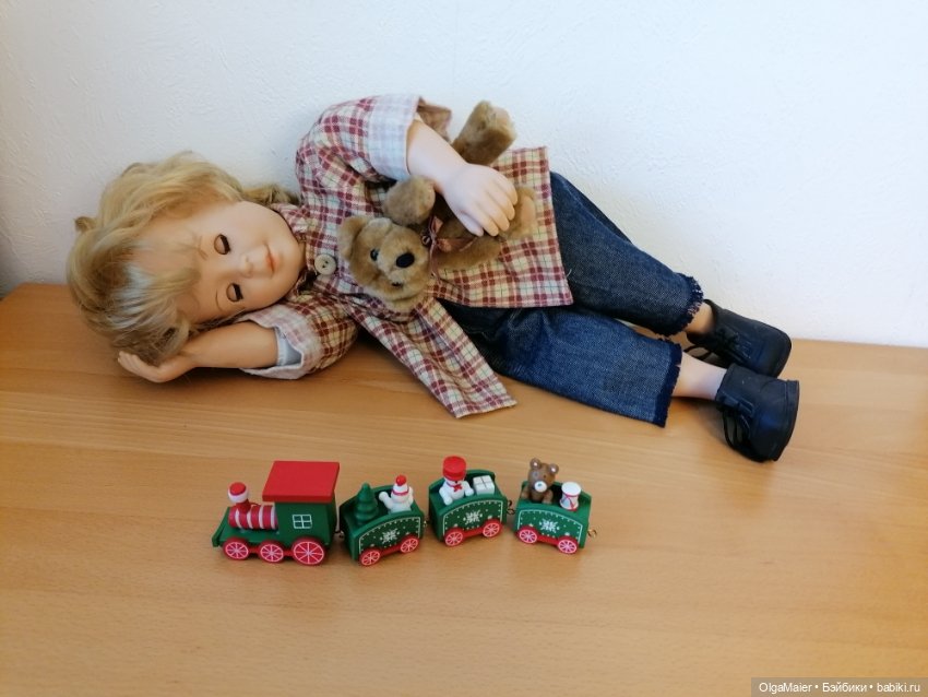 Знает кто- нибудь, что это за кукла? Тело набивное, голова, руки, ноги - винил (фото 3)