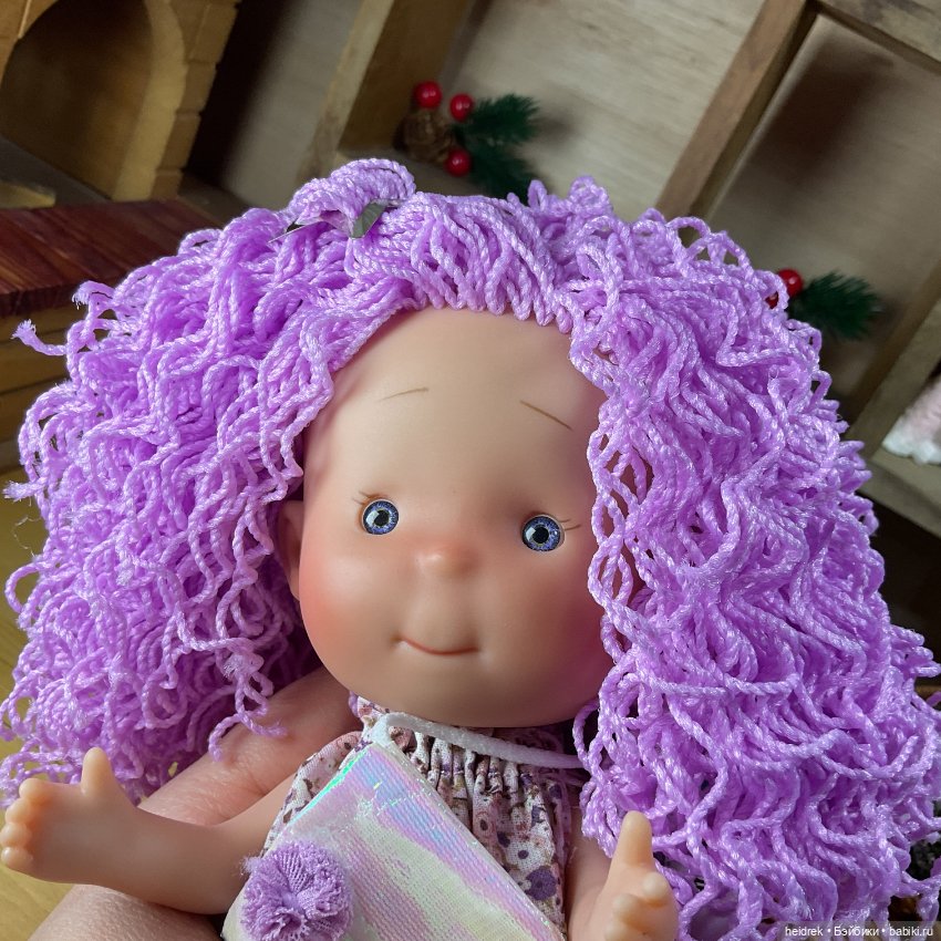 Кукла Little Pippa 23 см: Маленькая Пиппа с волосами фиолетовыми нитками (фото 10)