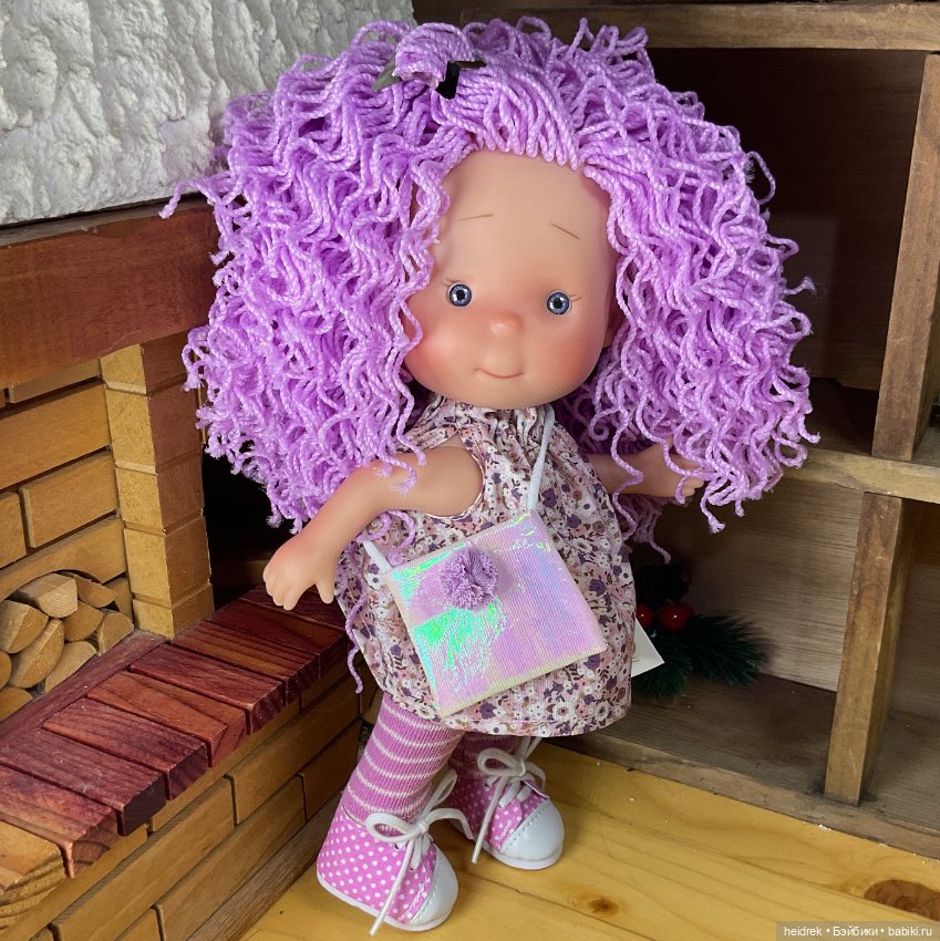 Кукла Little Pippa 23 см: Маленькая Пиппа с волосами фиолетовыми нитками (фото 3)