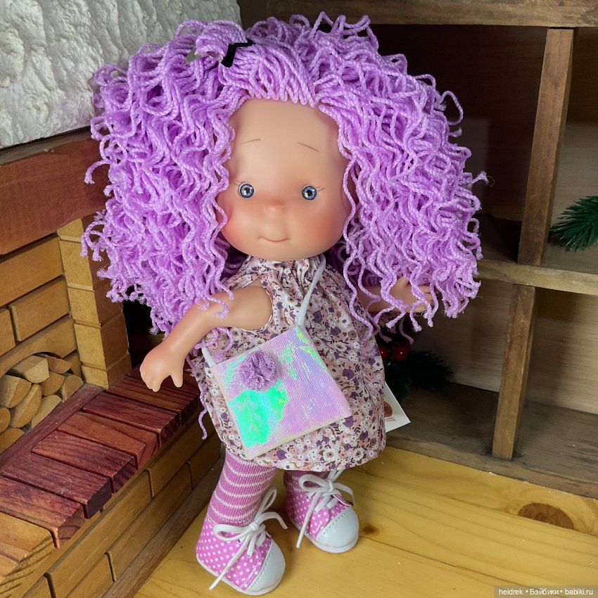 Кукла Little Pippa 23 см: Маленькая Пиппа с волосами фиолетовыми нитками (фото 5)