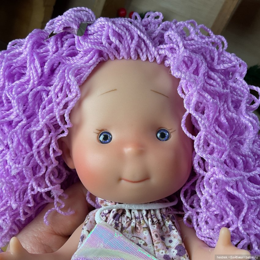Кукла Little Pippa 23 см: Маленькая Пиппа с волосами фиолетовыми нитками (фото 9)