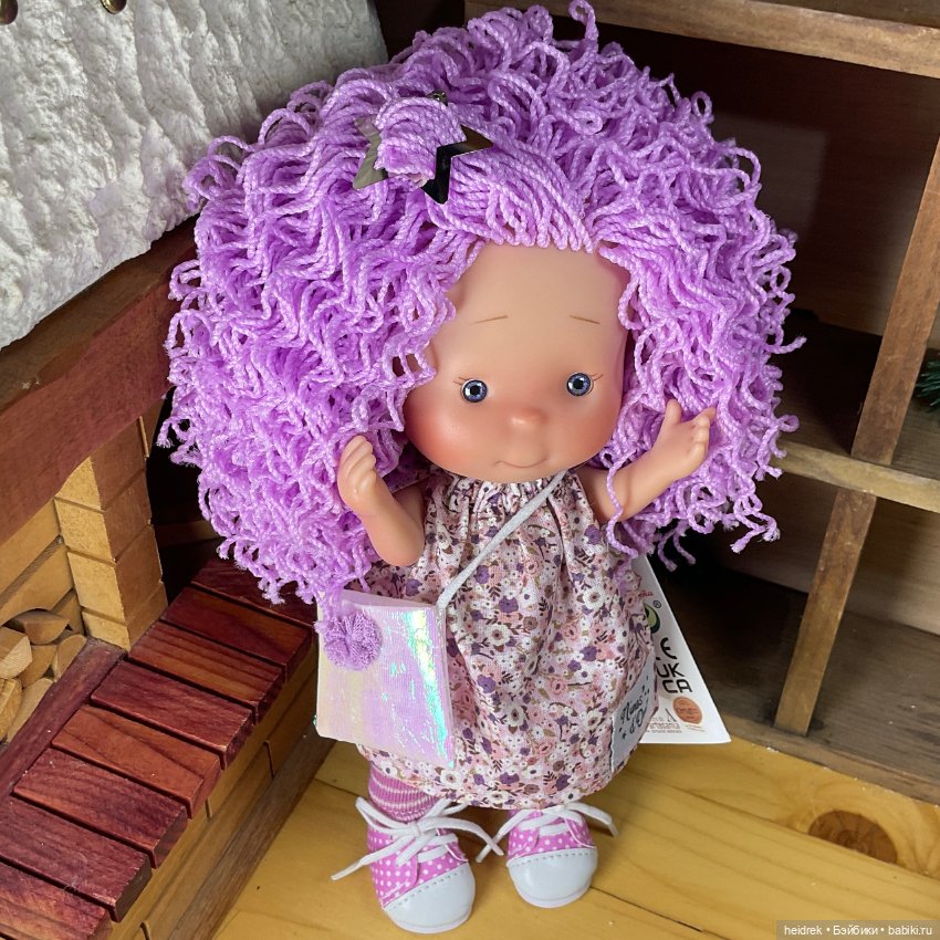 Кукла Little Pippa 23 см: Маленькая Пиппа с волосами фиолетовыми нитками (фото 2)