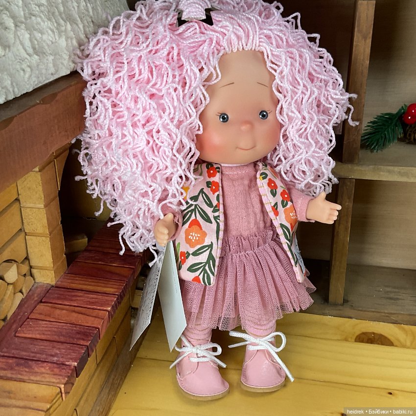 Кукла Little Pippa 23: Маленькая Пиппа с розовыми шерстяными волосами (фото 3)