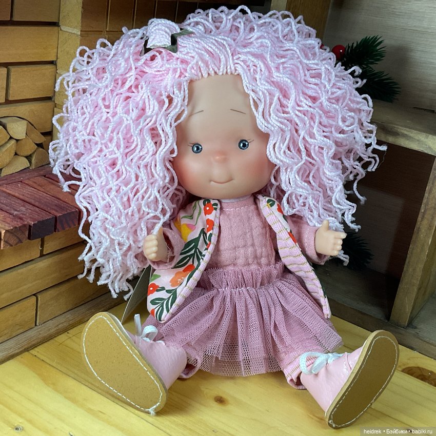 Кукла Little Pippa 23: Маленькая Пиппа с розовыми шерстяными волосами (фото 8)