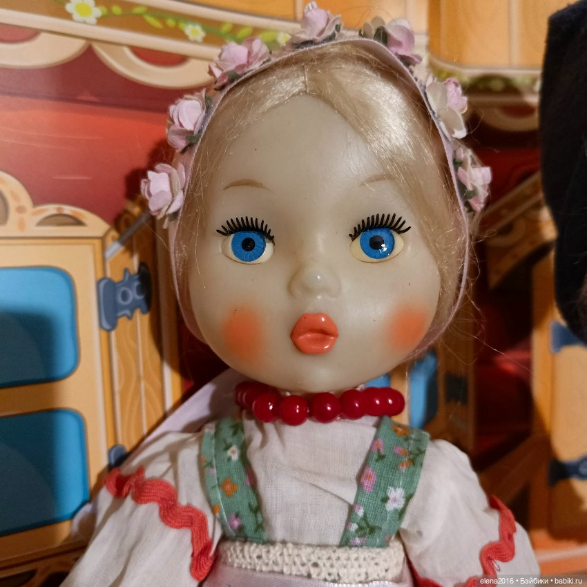 Куклы моего детства — Коллекции игровых кукол (Playline): фото полок (фото 5)