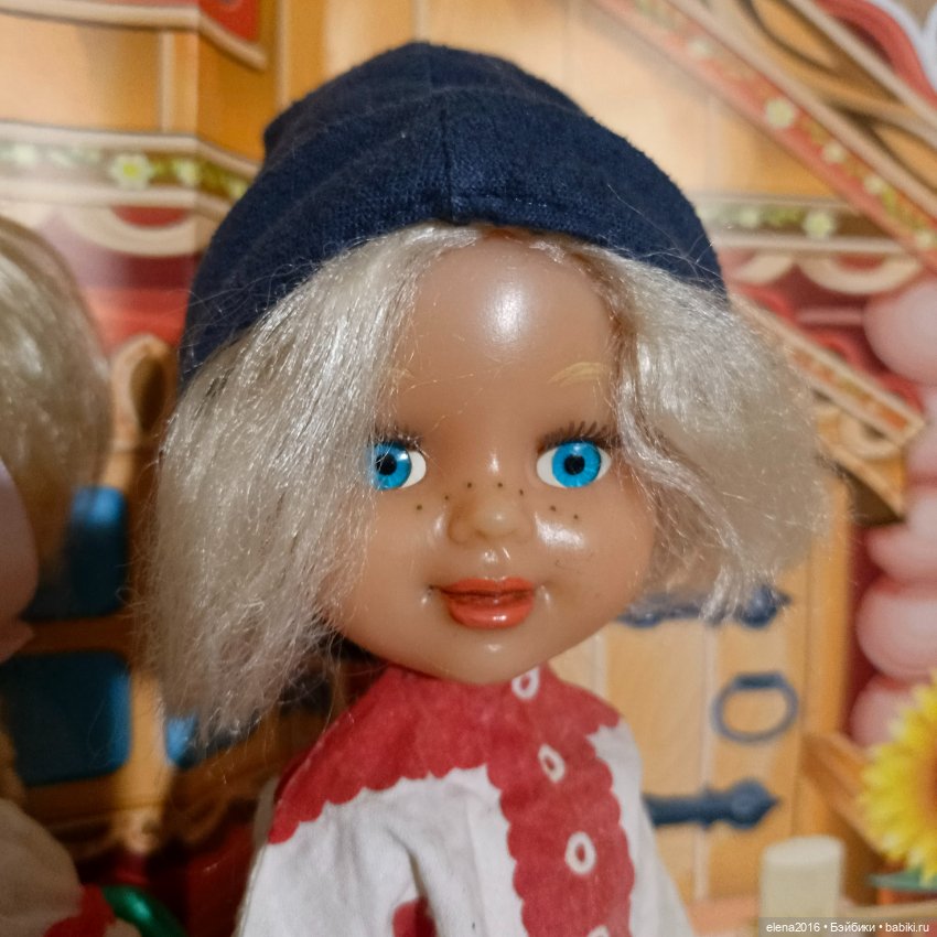 Куклы моего детства — Коллекции игровых кукол (Playline): фото полок (фото 4)