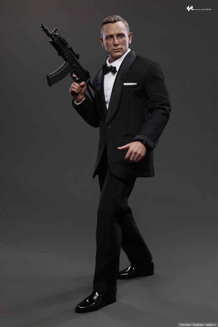 Джеймс Бонд - Hot Toys — Коллекционные фигурки Hot Toys (Хот Тойс) 1:6: фото (фото 3)