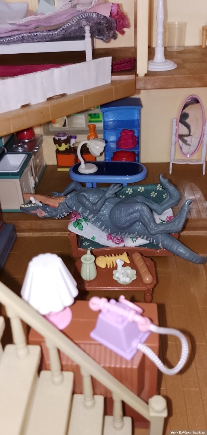 Динозавры в доме Сильвани Фемили)
