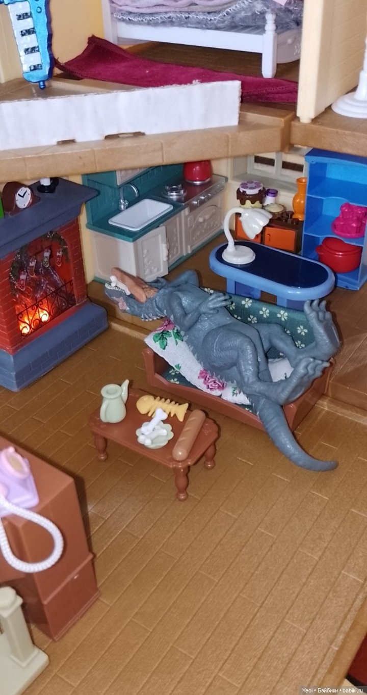 Динозавры в доме Сильвани Фемили)